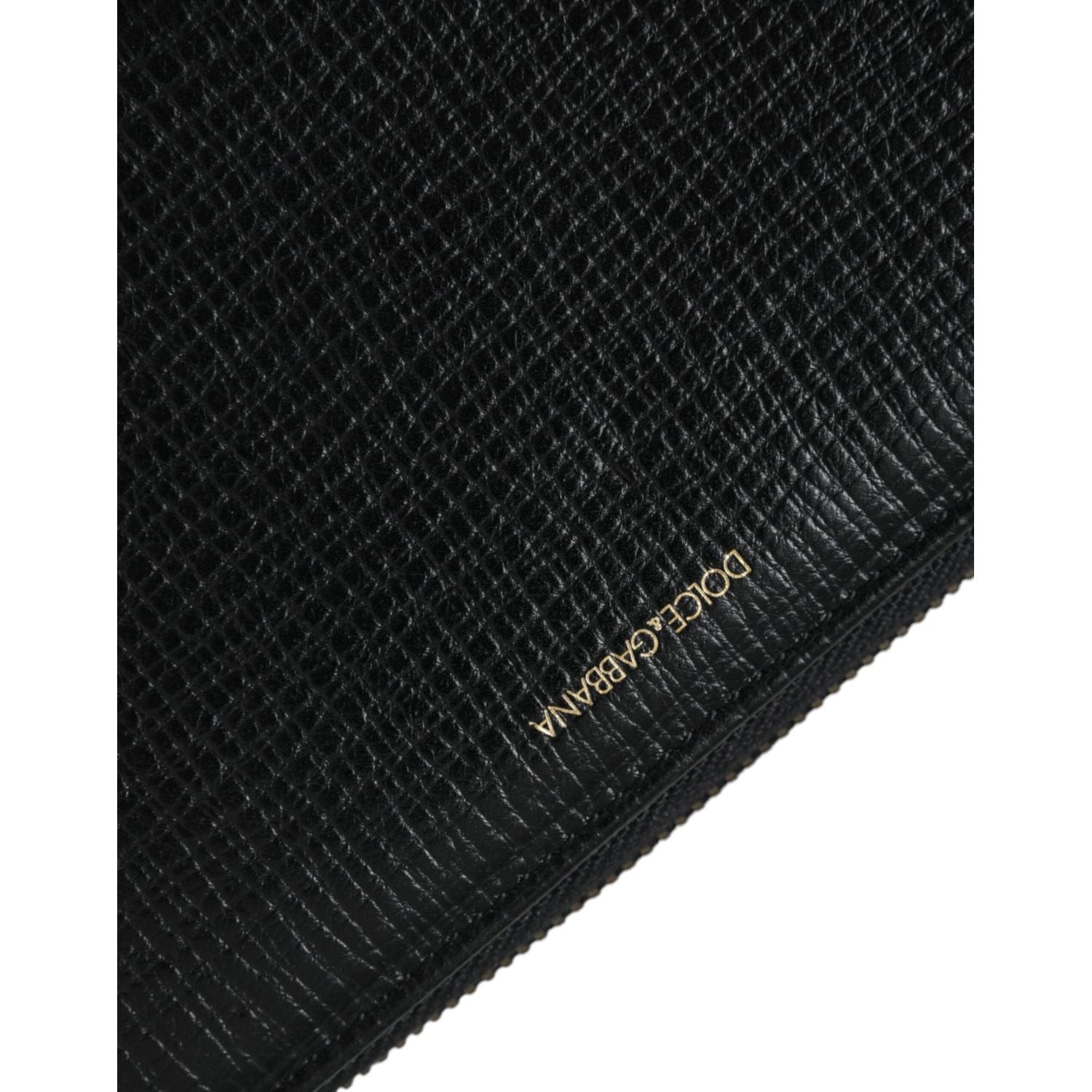 محفظة كونتيننتال من دولتشي آند غابانا مصنوعة من الجلد الأسود مع رقعة شعار