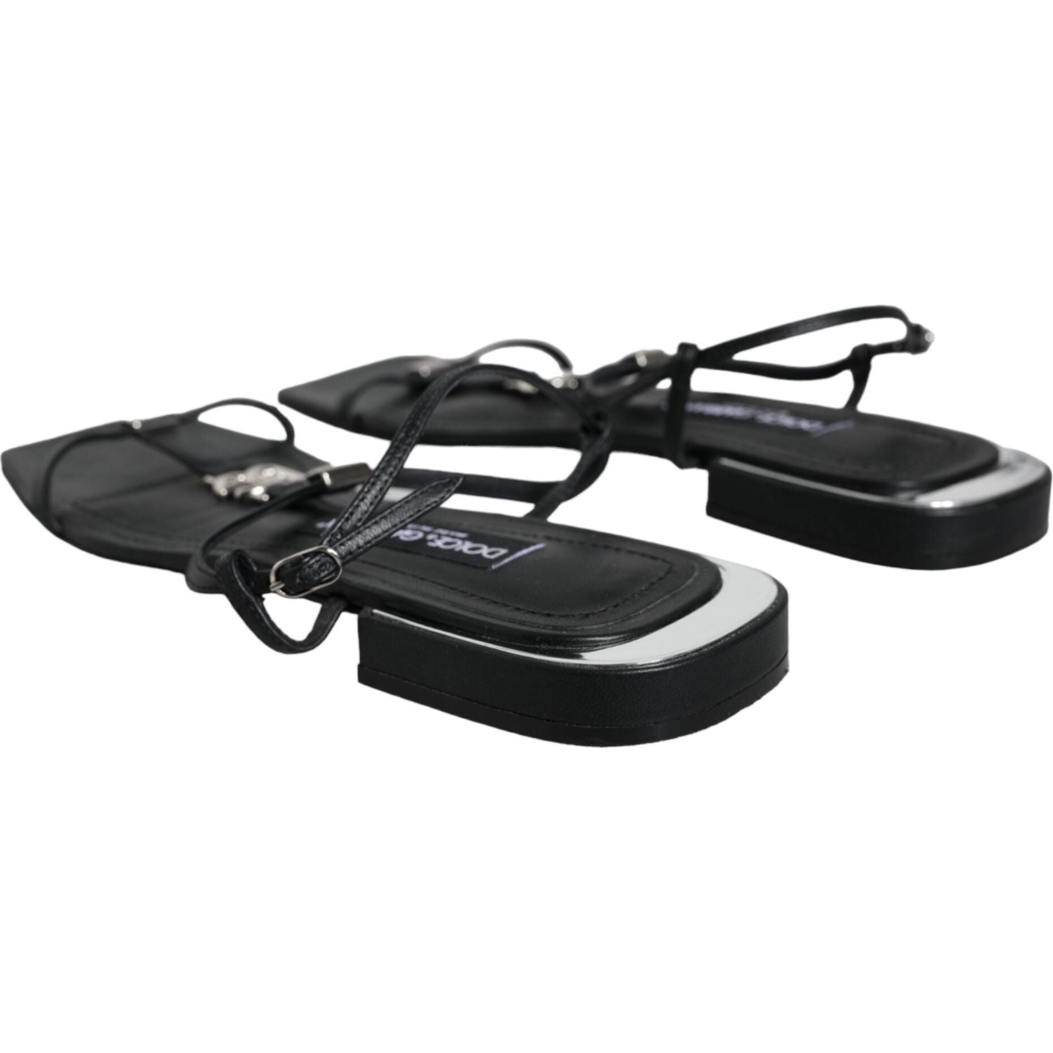 صندل كيرا بحزام للكاحل وشعار من دولتشي آند غابانا باللون الأسود