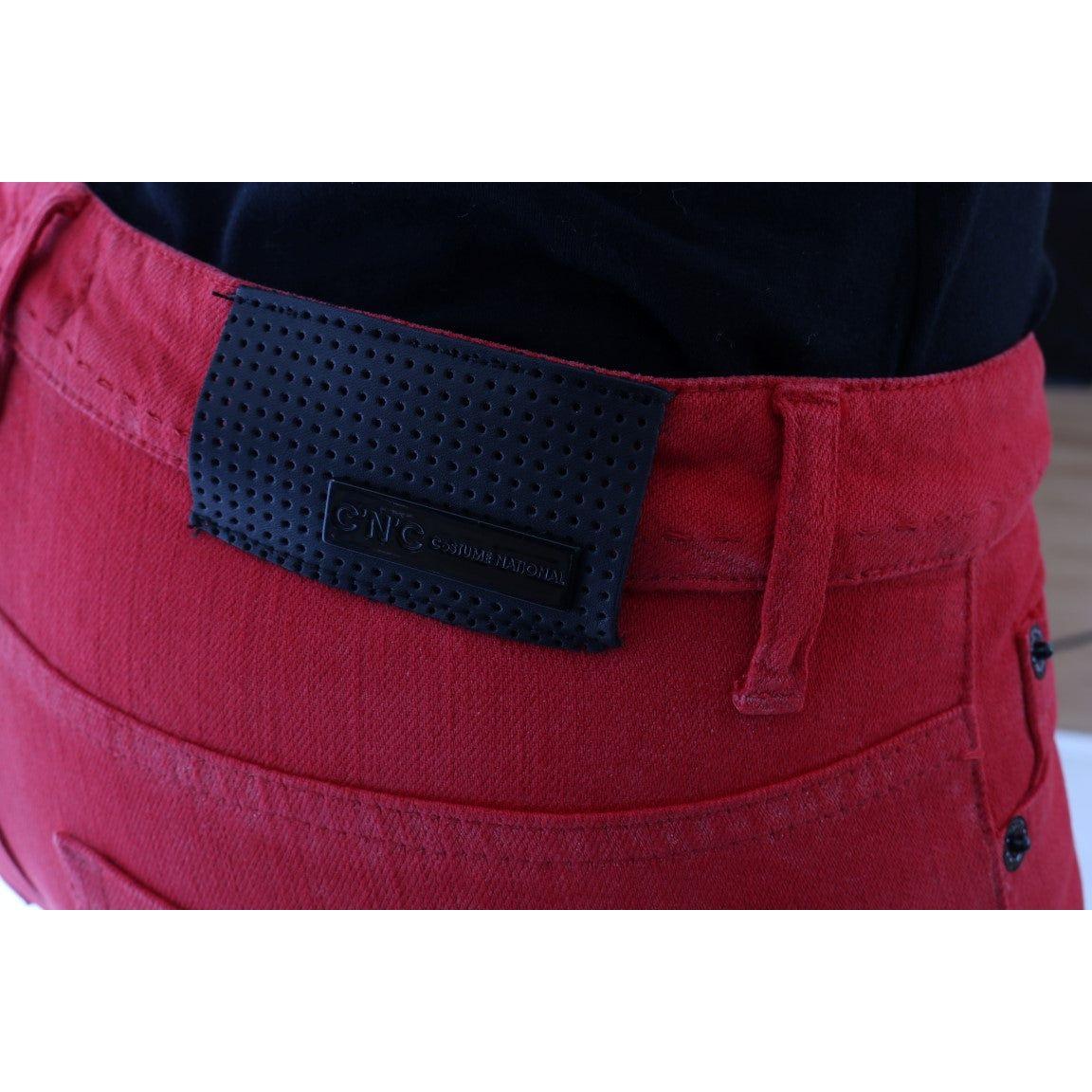 بنطلون جينز بتصميم رفيع للغاية باللون الأحمر المشع من كوستيوم ناشيونال