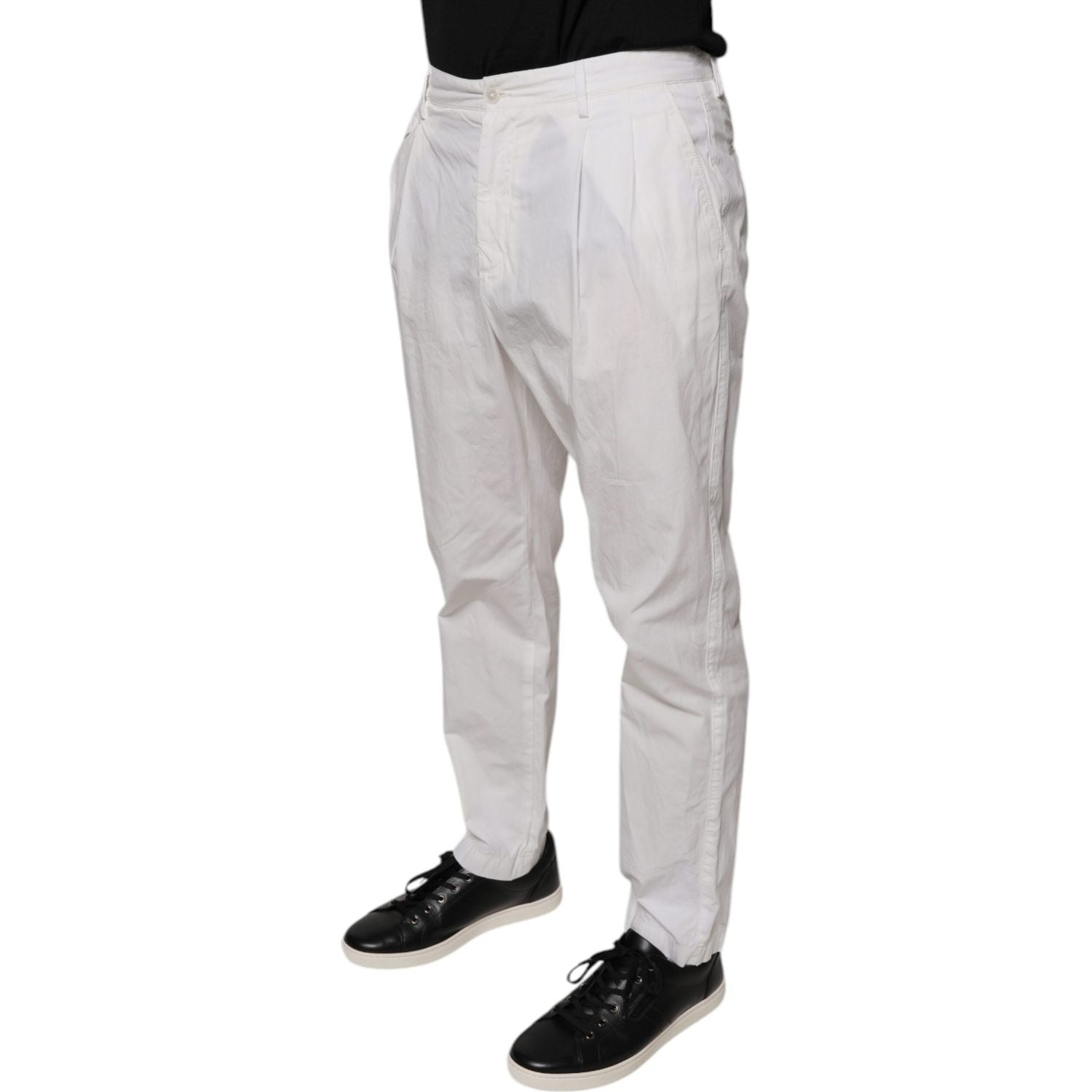 Front view with bag zipped and handles upright.