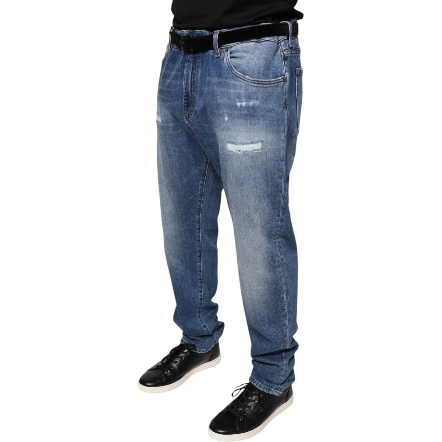 Front view with bag zipped and handles upright.