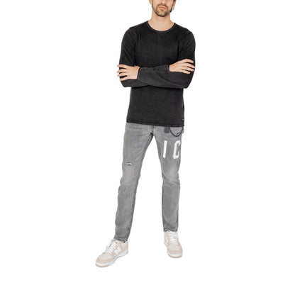 Model wearing Jack Jones Black Cotton Sweatshirt with folded arms, paired with gray jeans and white sneakers.