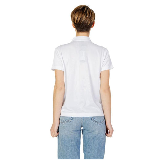 Rear view of woman wearing Blauer white polyester t-shirt, spring/summer collection, paired with blue jeans.