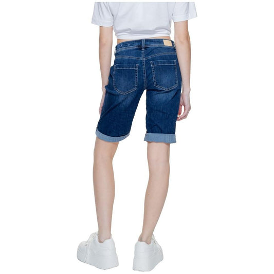 Woman wearing Street One blue cotton Bermuda shorts from the Spring/Summer collection, showcasing back pockets and rolled hem.