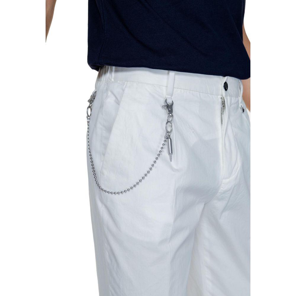 Front view with bag zipped and handles upright.