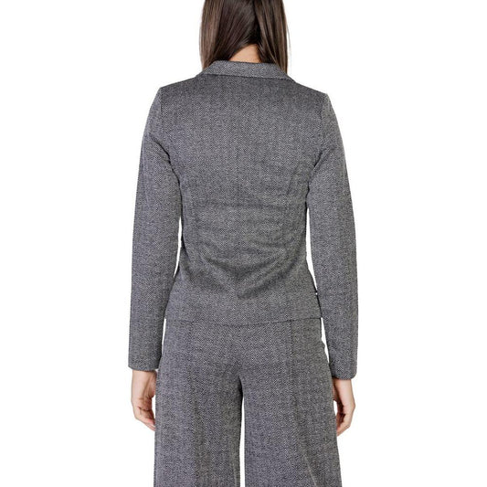 Back view of ICHI women's black polyester blazer from the Fall/Winter collection, showcasing stylish tailoring and elegance.