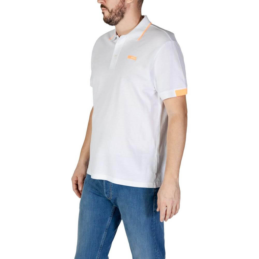 Front view with bag zipped and handles upright.