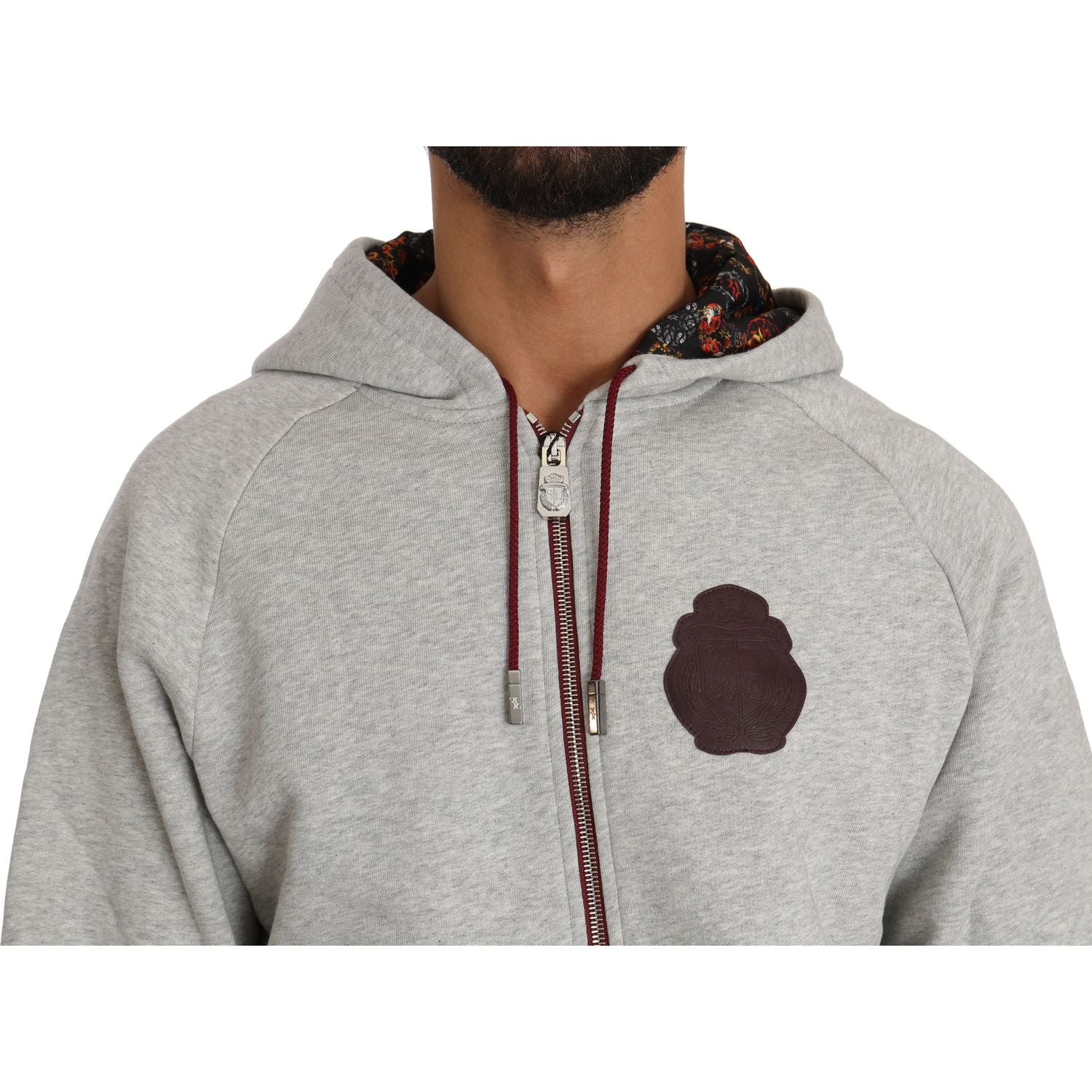 طقم بدلة رياضية رمادية أنيقة بغطاء رأس من Billionaire Italian Couture