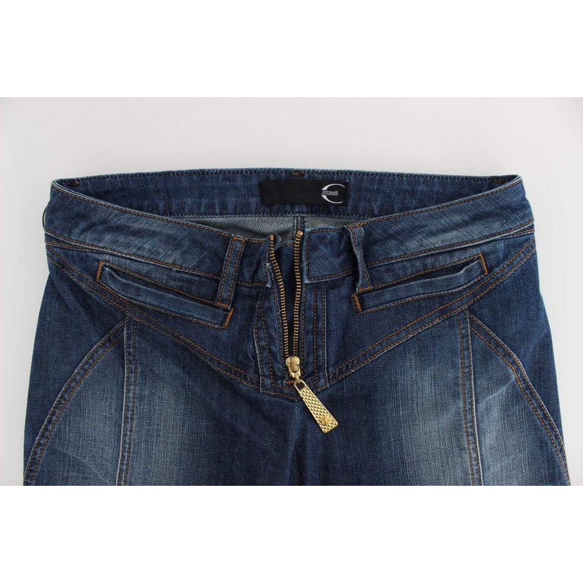 بنطلون جينز أزرق اللون من كافالي شيك بقصّة بوت كات