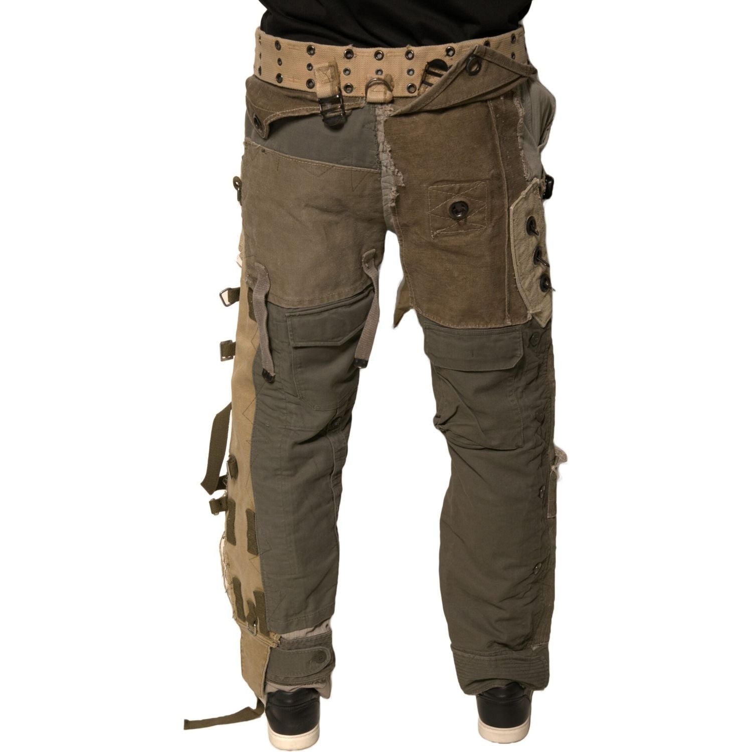 Front view with bag zipped and handles upright.