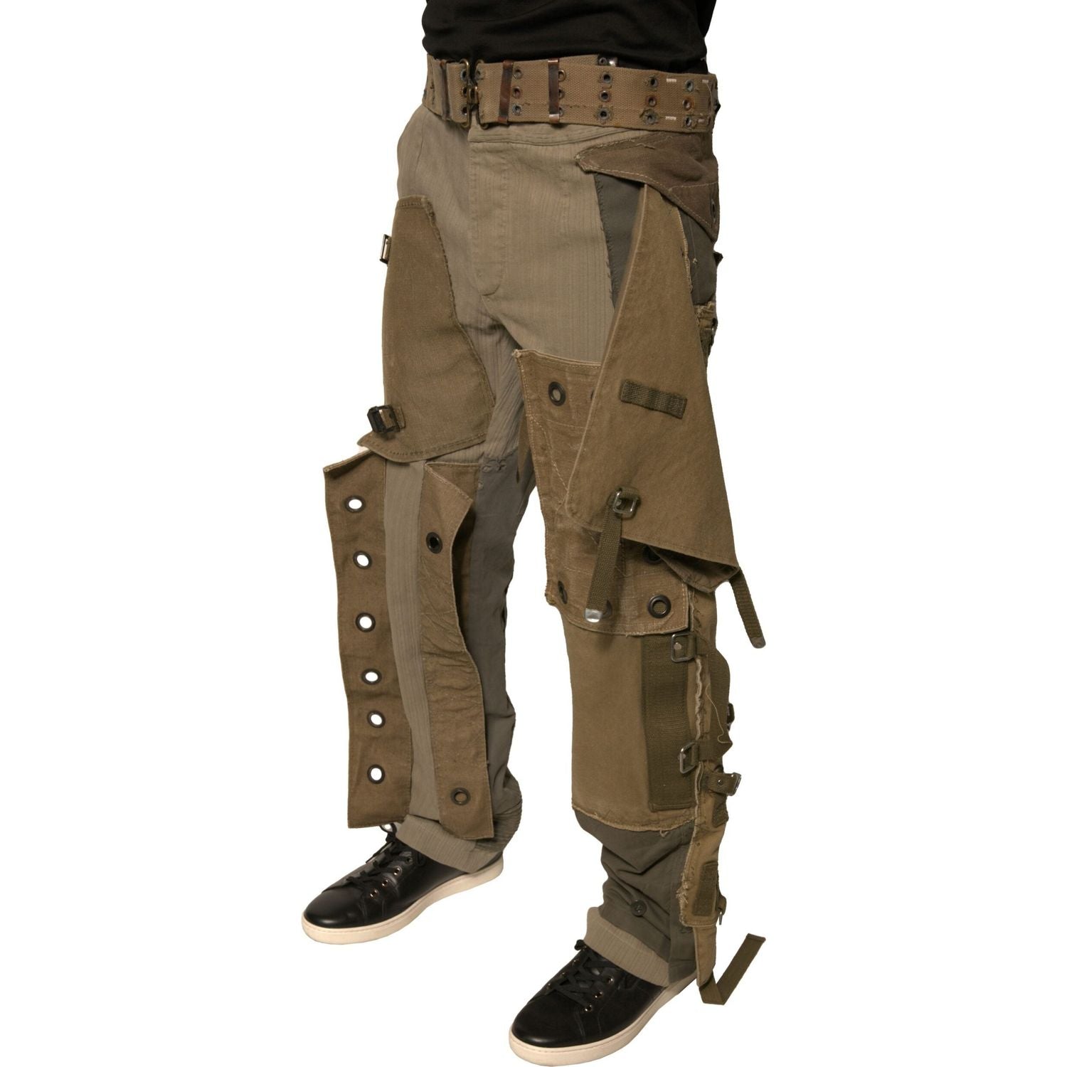 Front view with bag zipped and handles upright.