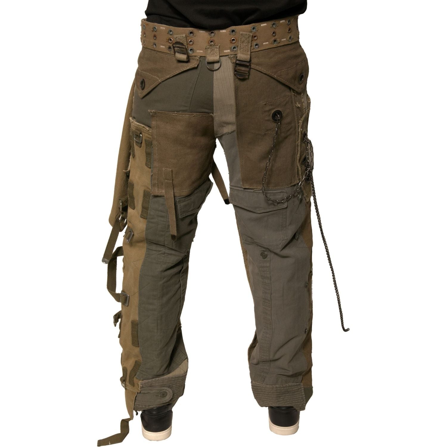Front view with bag zipped and handles upright.