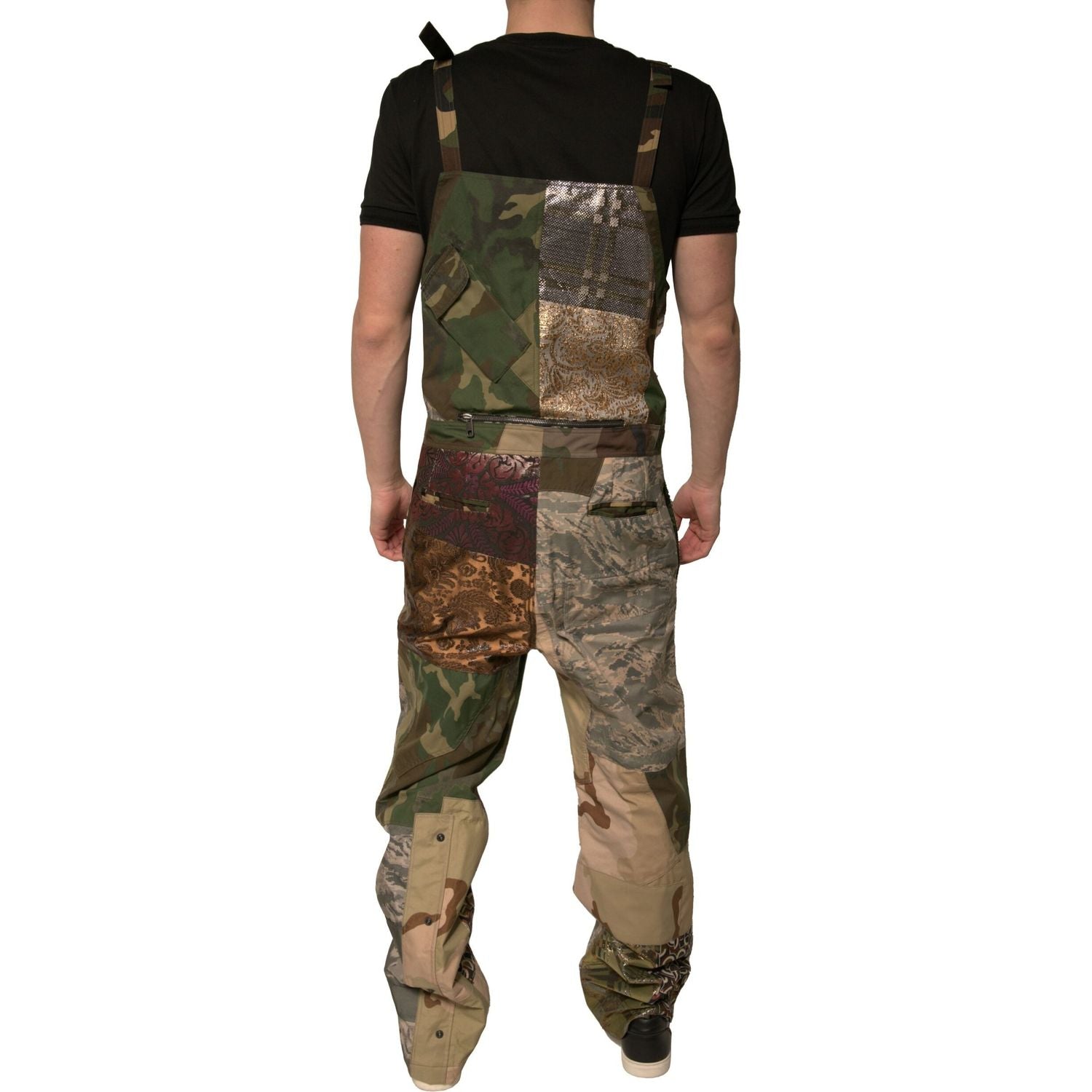 Front view with bag zipped and handles upright.