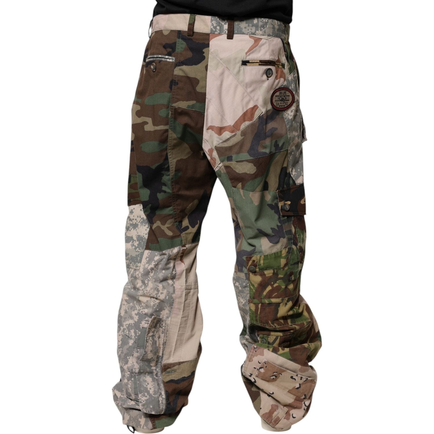 Front view with bag zipped and handles upright.