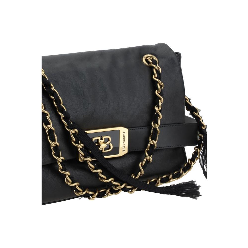 Front view with bag zipped and handles upright.