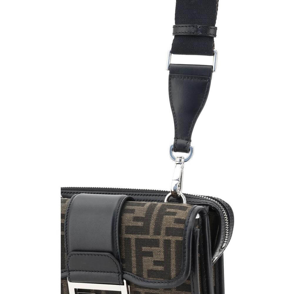 Front view with bag zipped and handles upright.