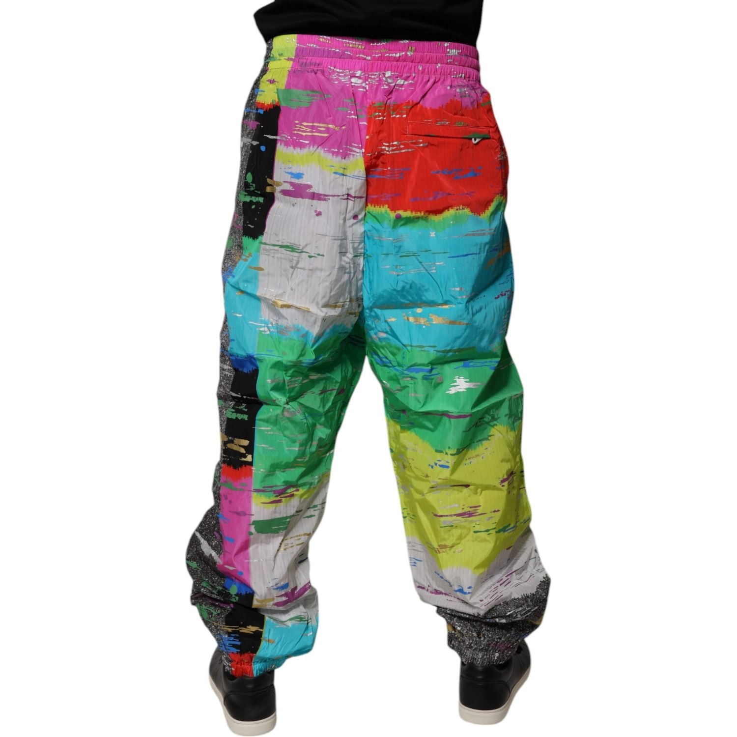 Front view with bag zipped and handles upright.