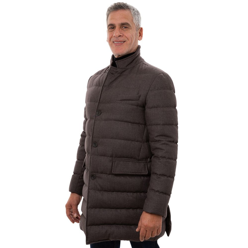 Front view with bag zipped and handles upright.