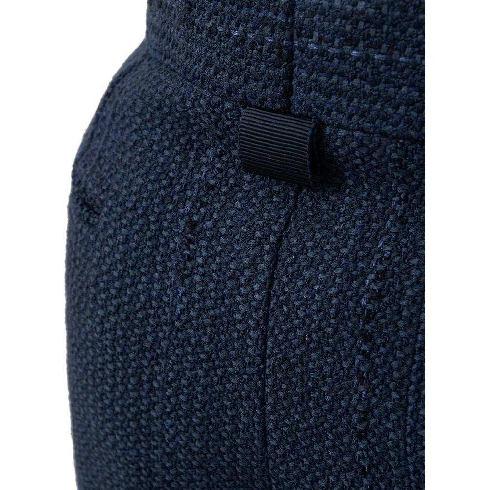 Front view with bag zipped and handles upright.