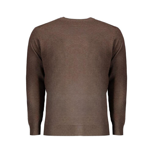 Brown wool men's sweater showcasing timeless style by Norway 1963, featuring a classic silhouette and subtle luxurious details.