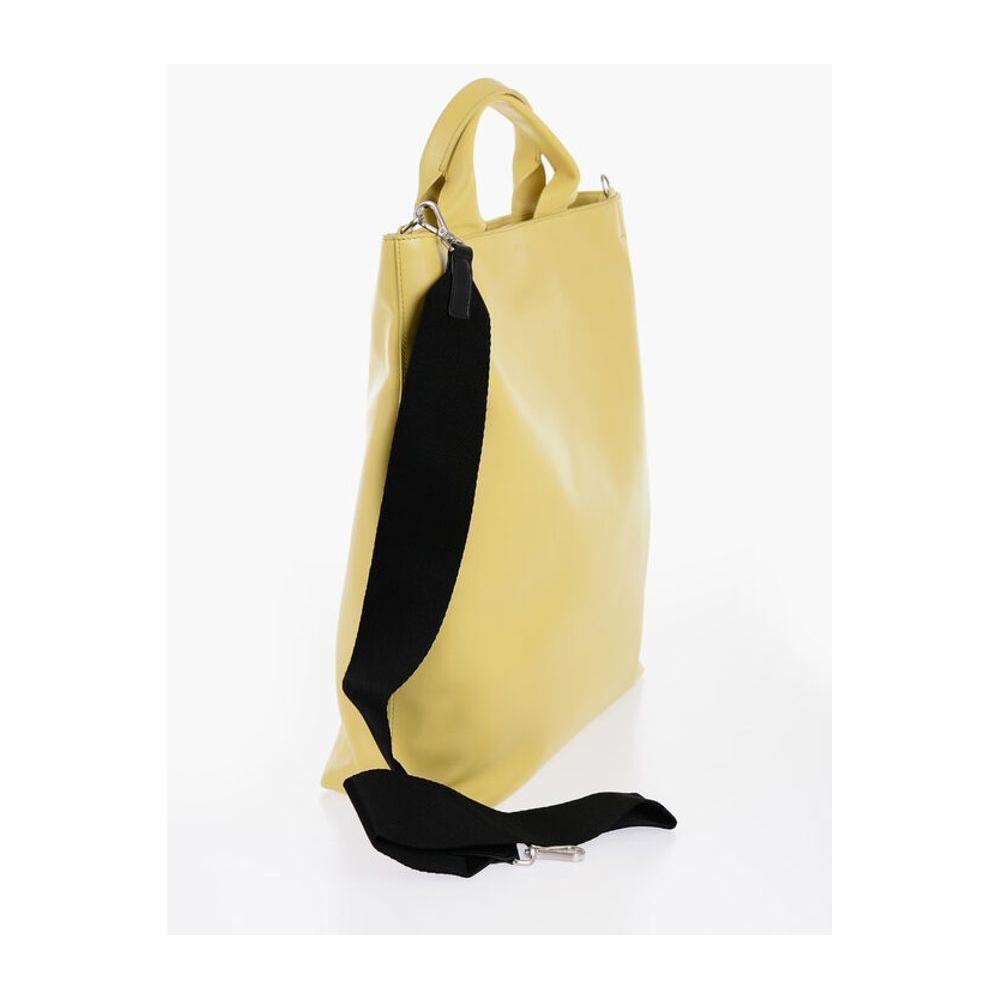 Front view with bag zipped and handles upright.