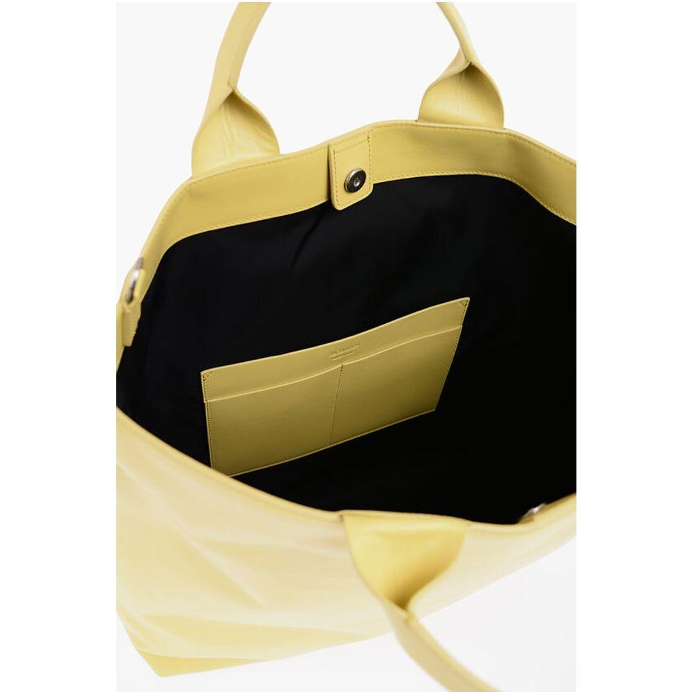 Front view with bag zipped and handles upright.