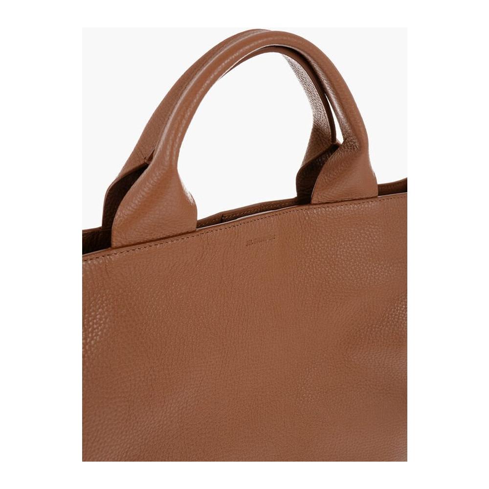 Front view with bag zipped and handles upright.