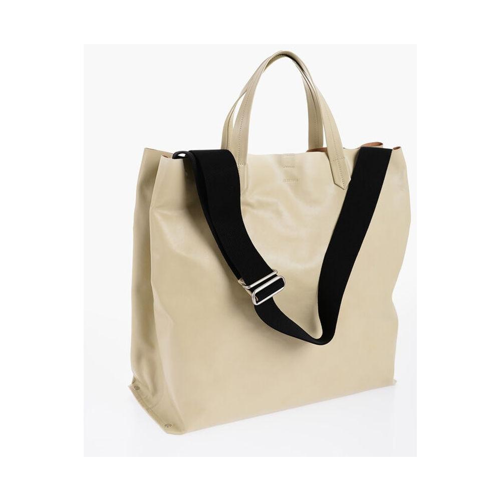Front view with bag zipped and handles upright.