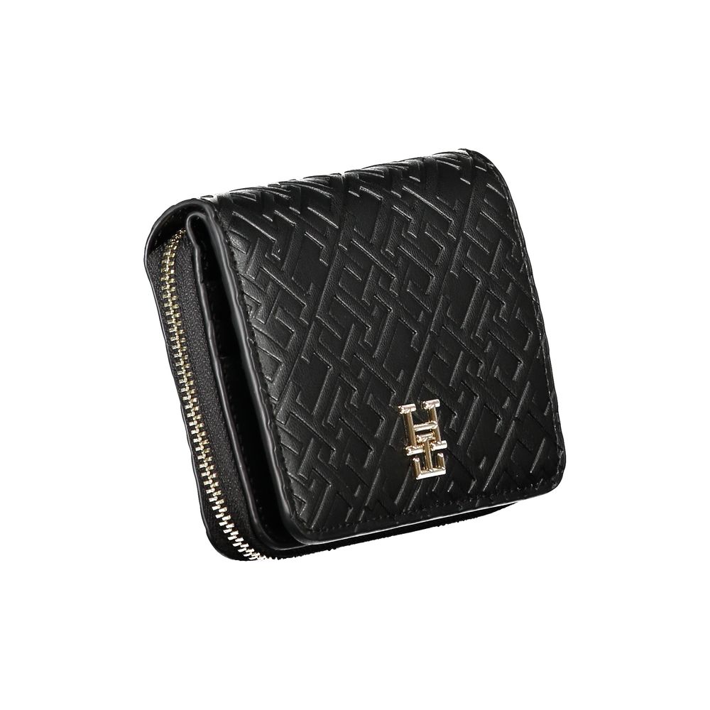 Tommy Hilfiger Black Polyethylene Wallet with logo, featuring coin purse, double card spaces, contrasting details, zip and automatic closure.