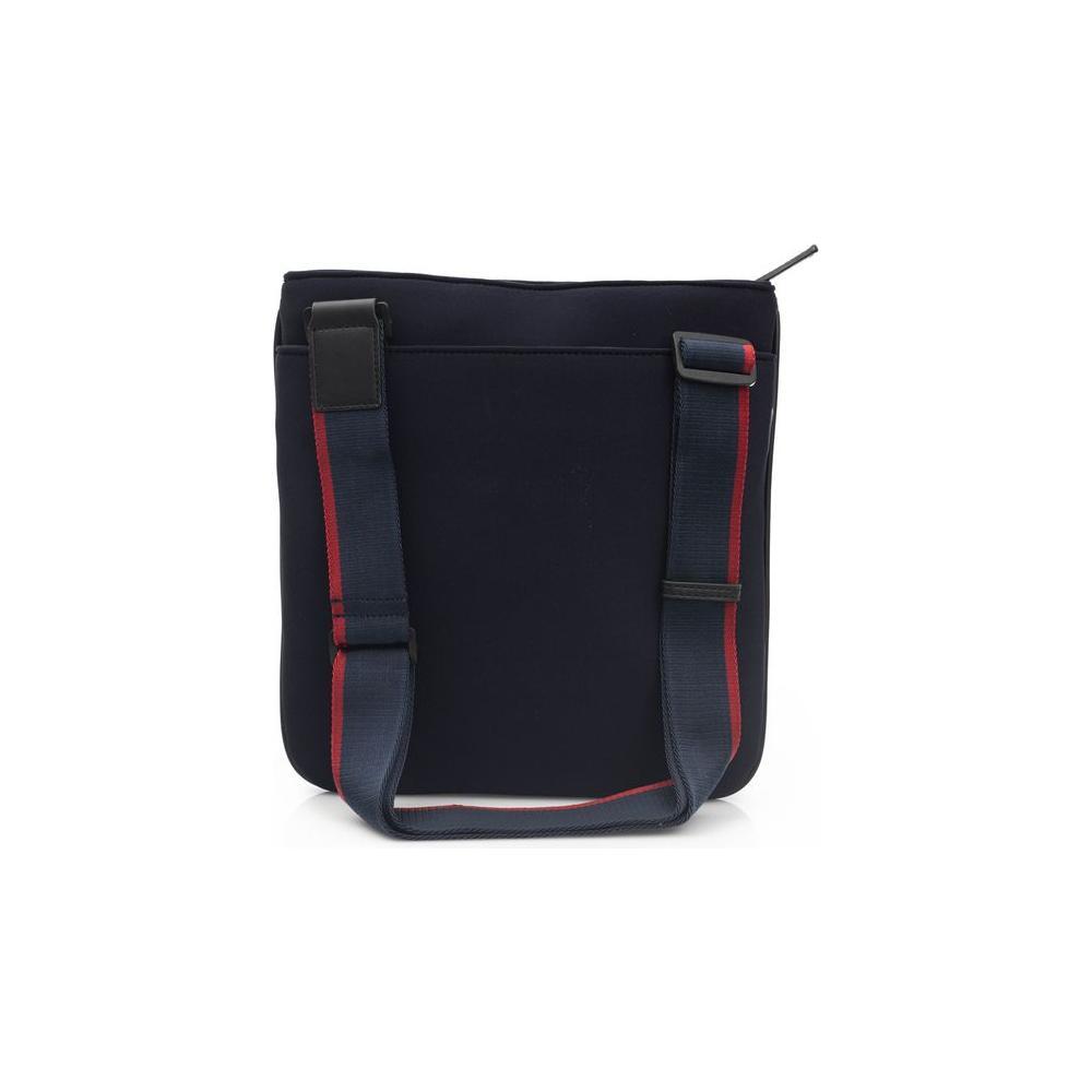 带徽标细节的时尚蓝色邮差包