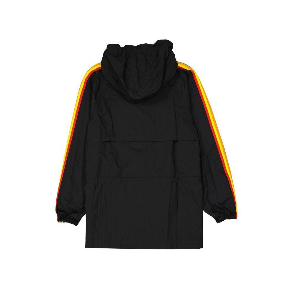 Front view with bag zipped and handles upright.