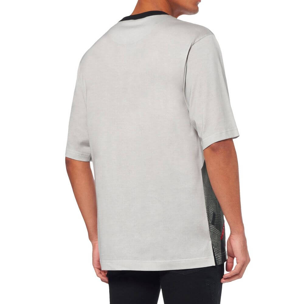 Front view with bag zipped and handles upright.