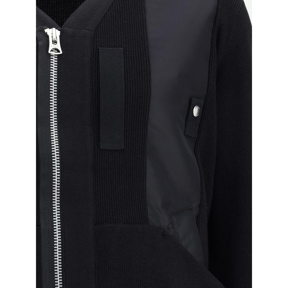 Front view with bag zipped and handles upright.