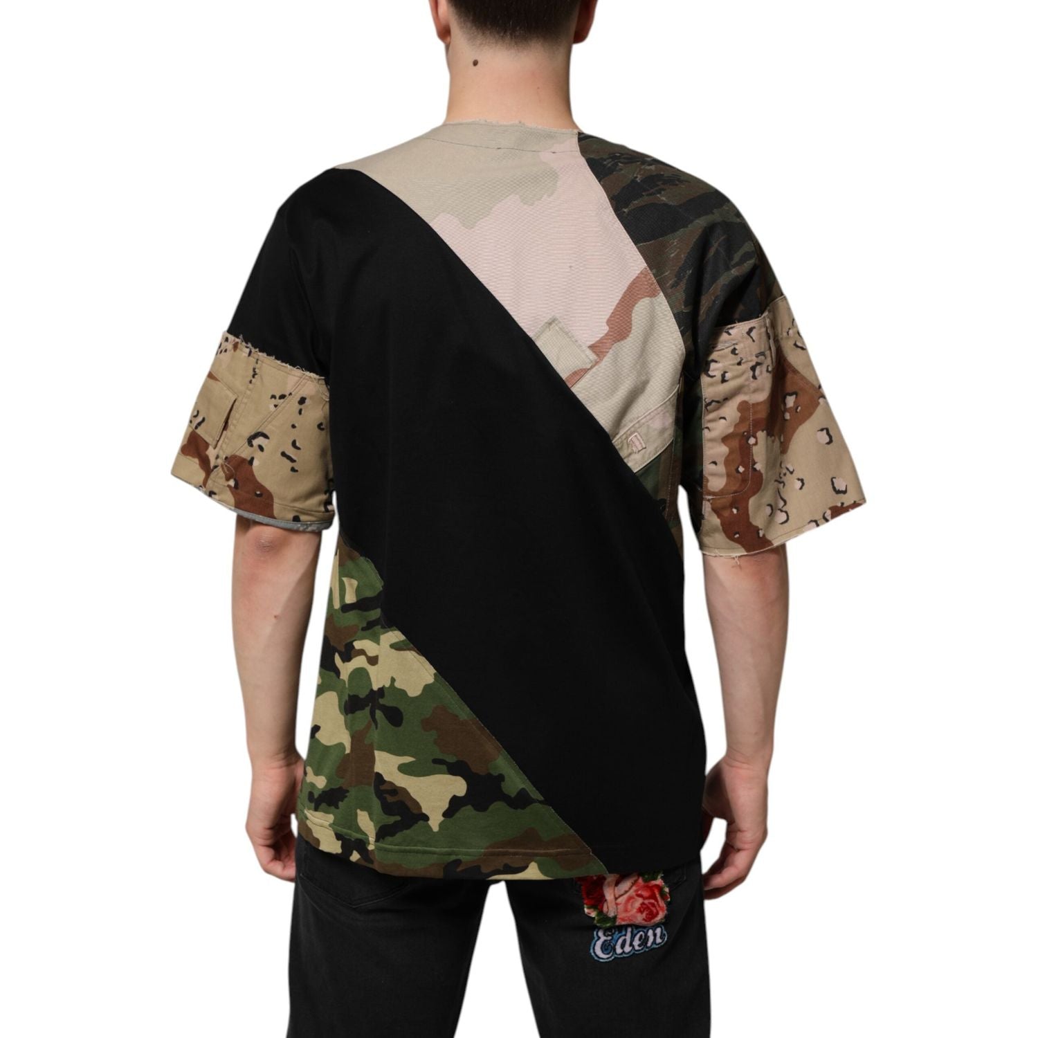 Front view with bag zipped and handles upright.