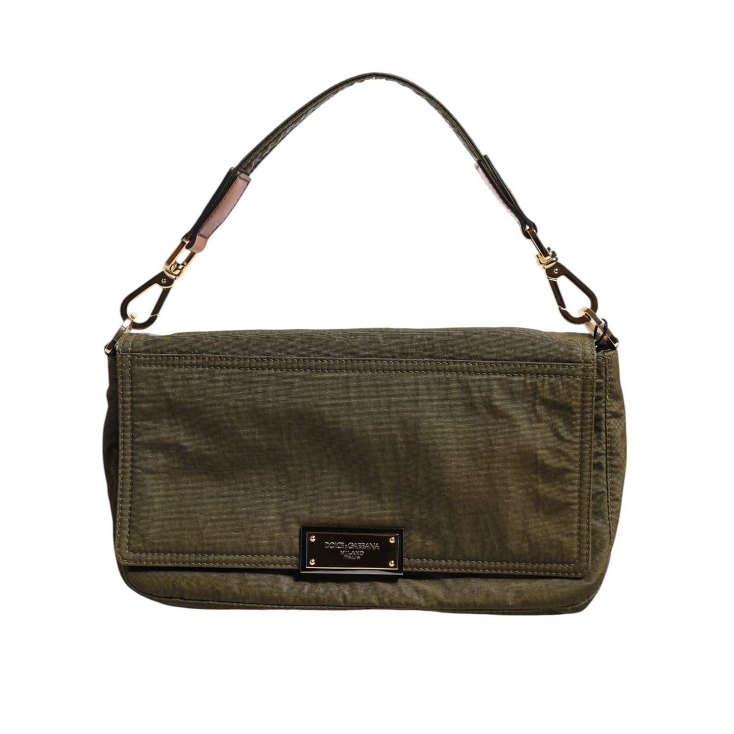 Front view with bag zipped and handles upright.
