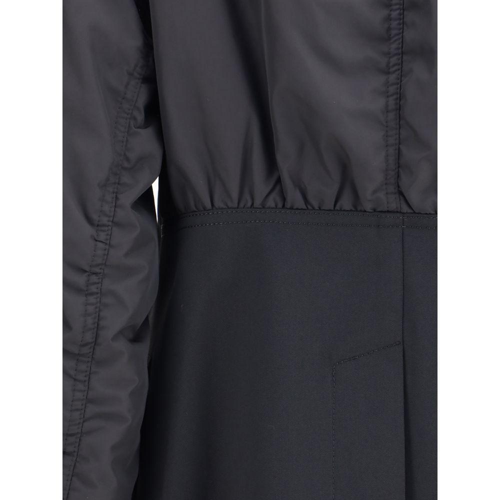 Front view with bag zipped and handles upright.
