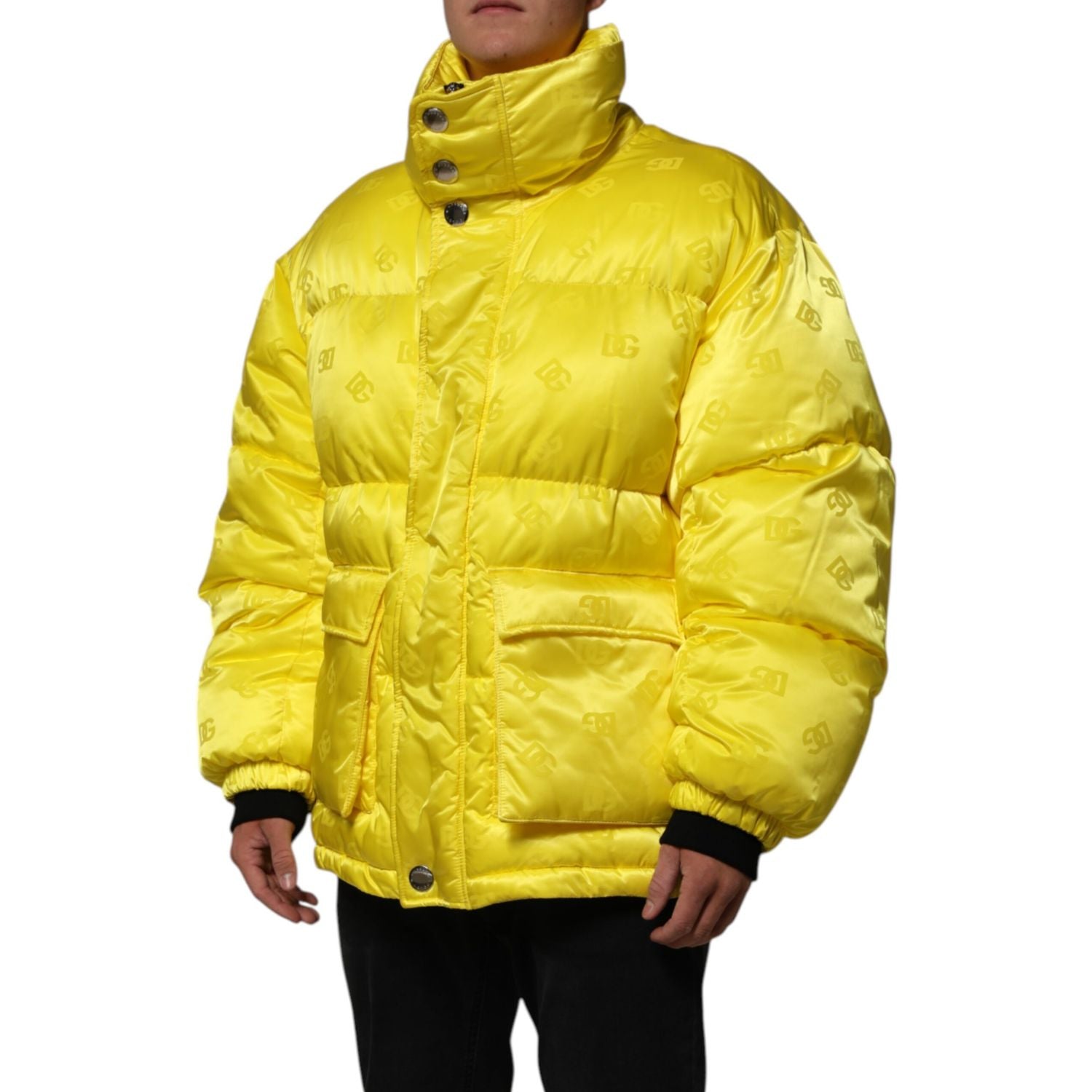Front view with bag zipped and handles upright.