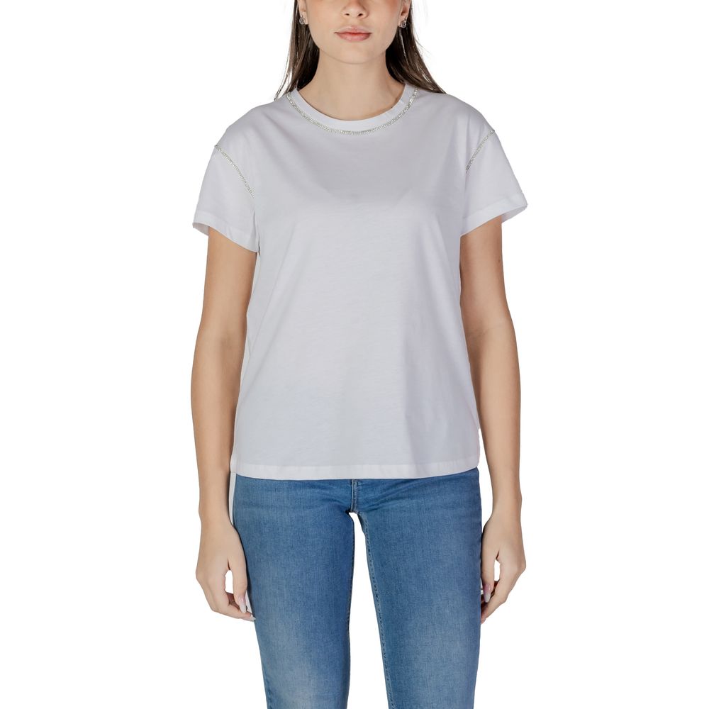 Liu Jo White Cotton T-Shirt with contrasting stitching detail, worn by woman; short sleeves, straight cut for comfort and style.