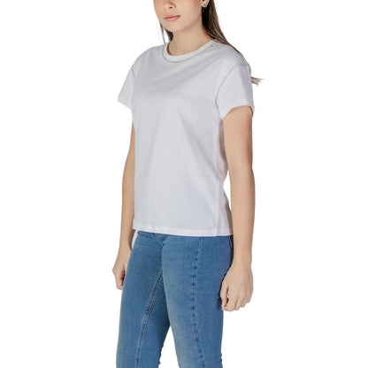 Woman wearing Liu Jo White Cotton T-Shirt showing minimalist design and comfortable fit