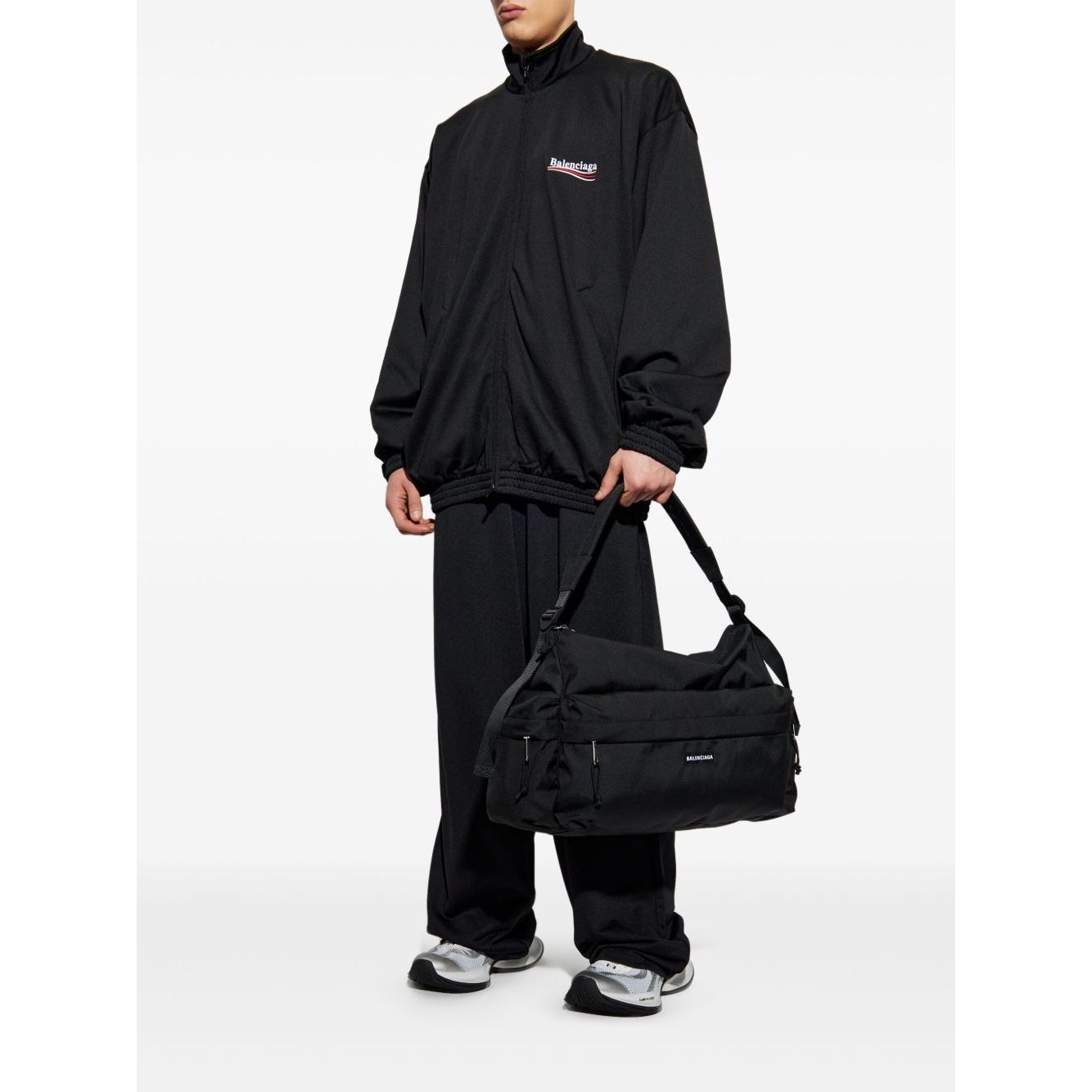 Front view with bag zipped and handles upright.