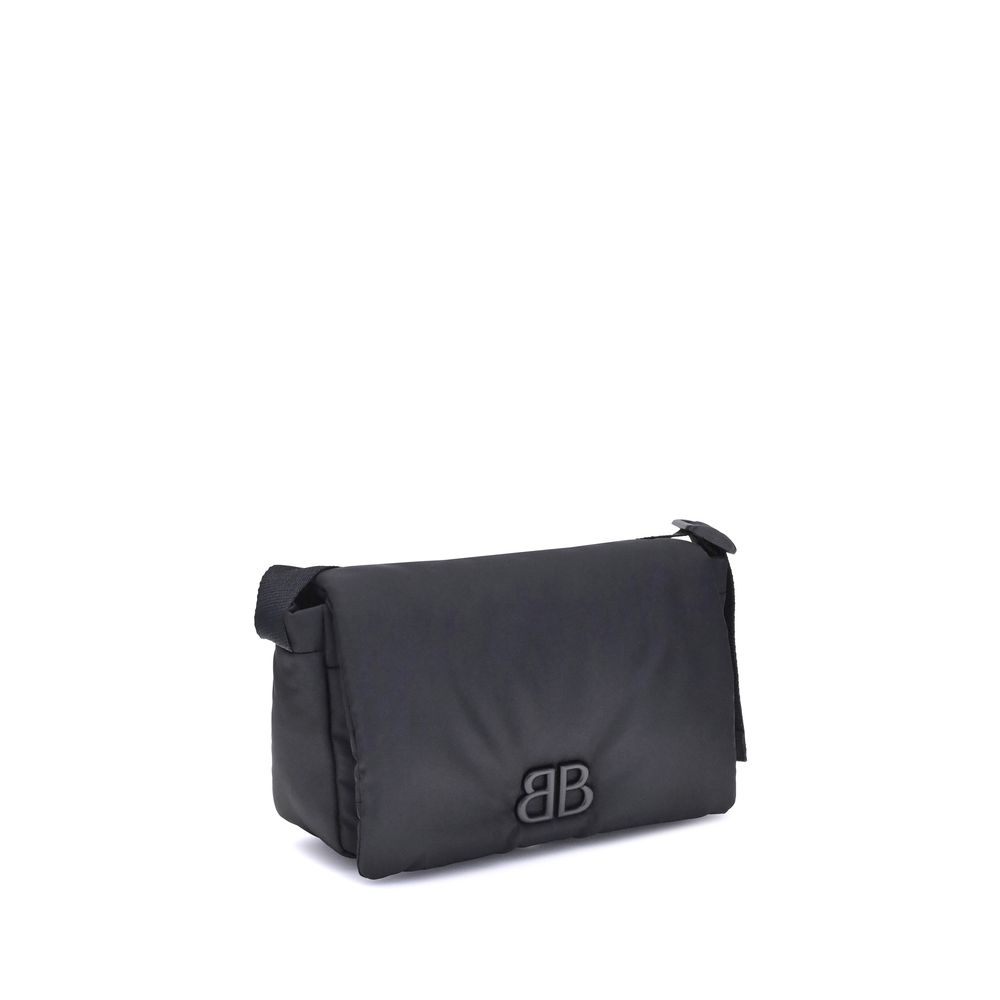 Front view with bag zipped and handles upright.