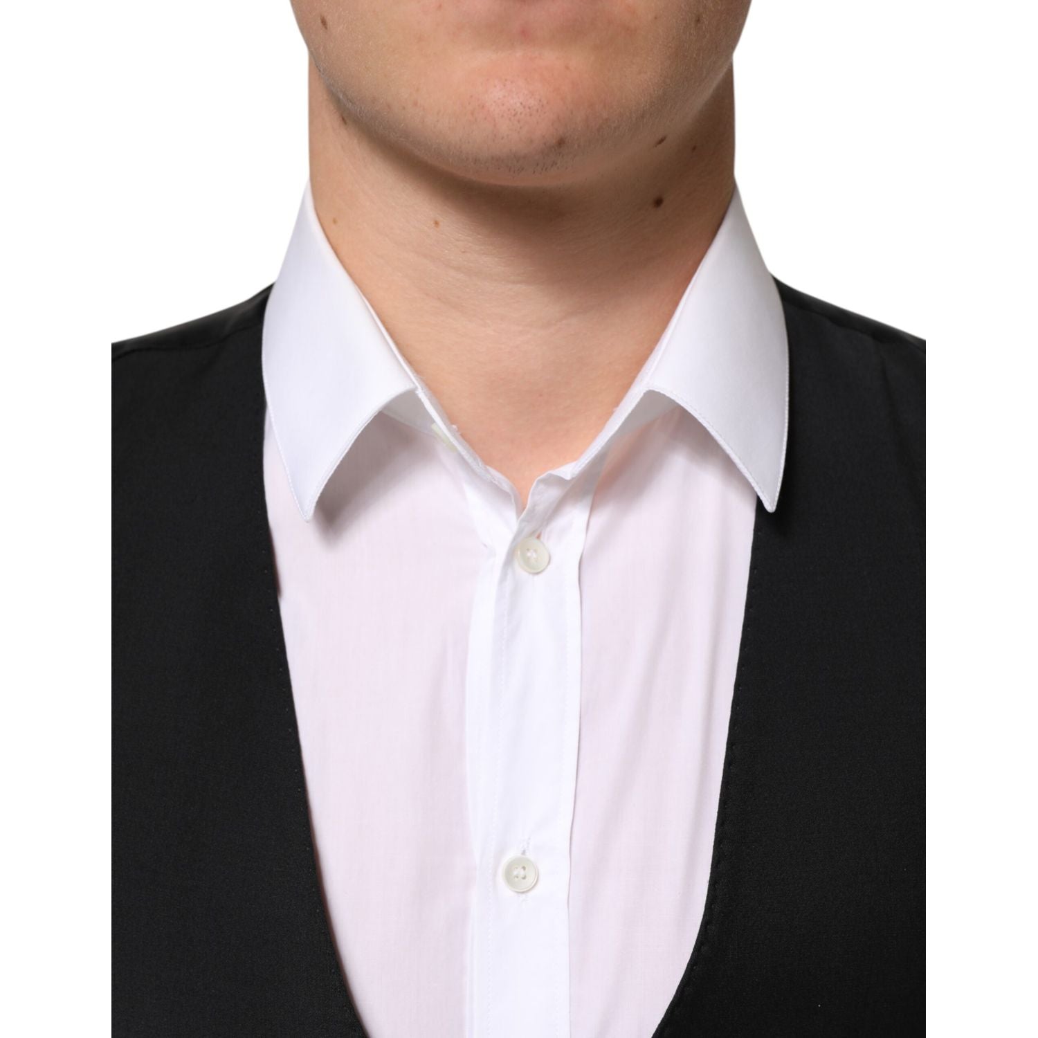 Front view with bag zipped and handles upright.