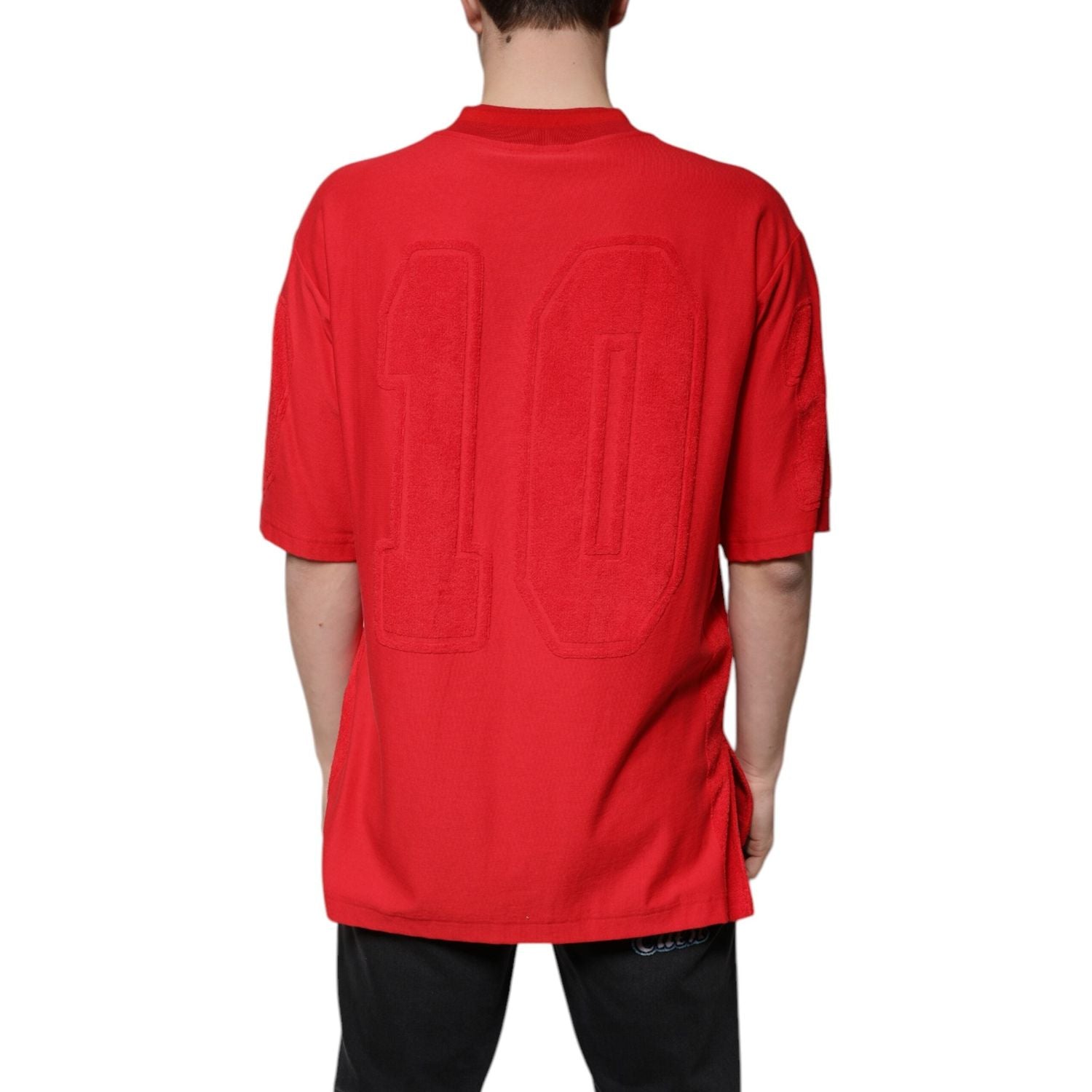 Front view with bag zipped and handles upright.