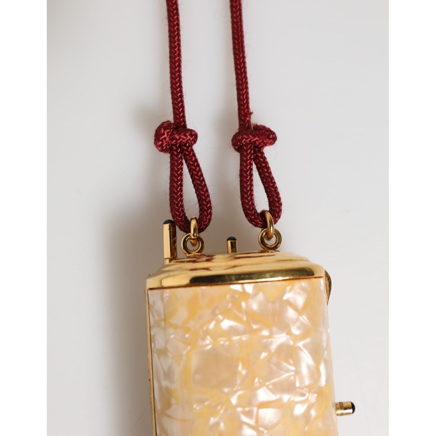 Front view with bag zipped and handles upright.