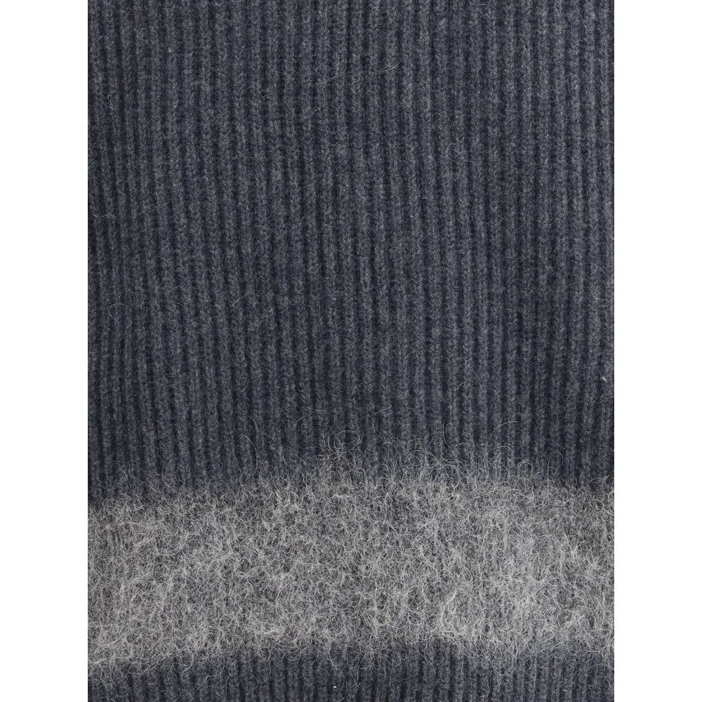 Close-up of Dsquared² Gray Wool Sweatshirt featuring ribbed wool texture and tone-on-tone wool card insert for added depth and style.
