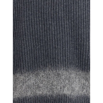 Close-up of Dsquared² Gray Wool Sweatshirt featuring ribbed wool texture and tone-on-tone wool card insert for added depth and style.