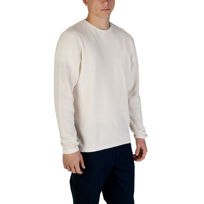 Man wearing Jack Jones White Cotton Sweatshirt with a classic crew neck and comfortable regular fit, showcasing its versatile design.
