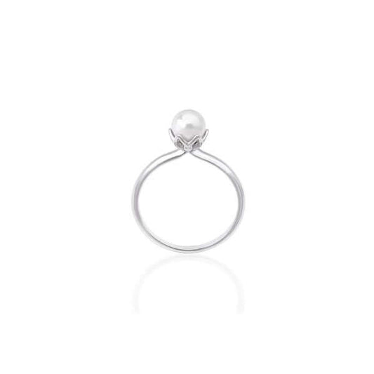 Elegant pearl ring from MAJORICA JEWELRY Mod. 16343.01.2.915.010.1 showcasing a minimalist design perfect for all occasions.