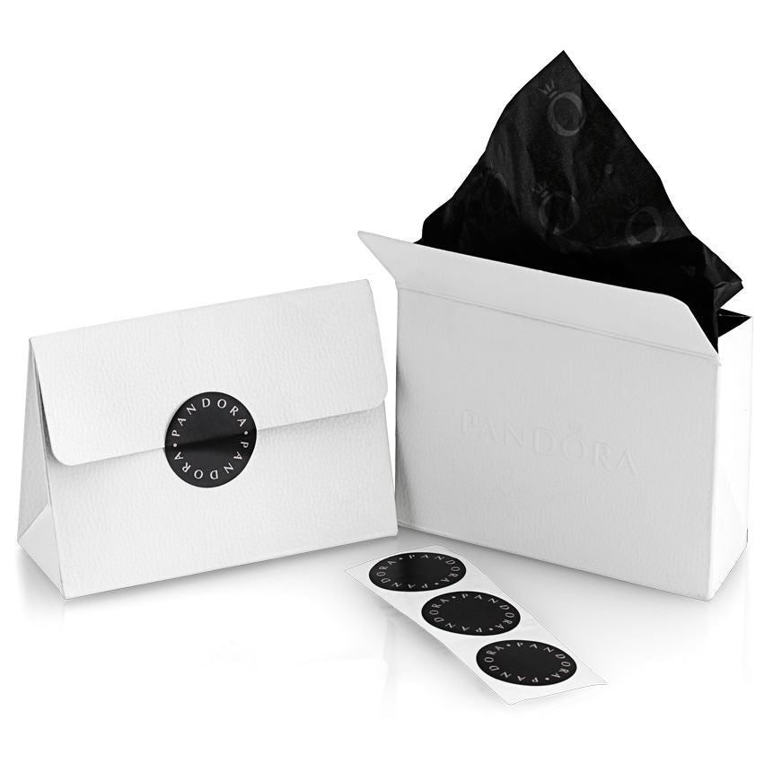 PANDORA Mod. 793817C01 packaging with branded envelopes and stickers.