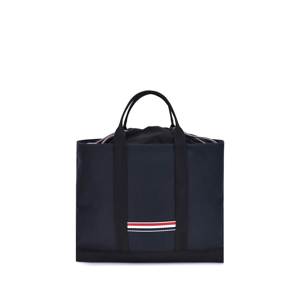 Front view with bag zipped and handles upright.